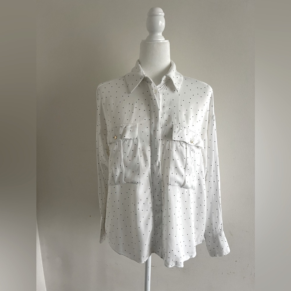 White shirt button up black dot zara
